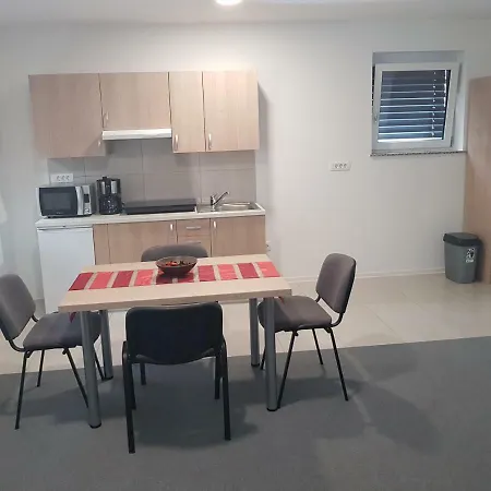 Apartmaji Jankovic Konukevi Logatec